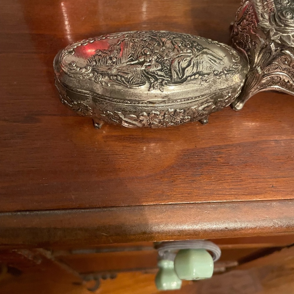 Two vintage jewelry boxes